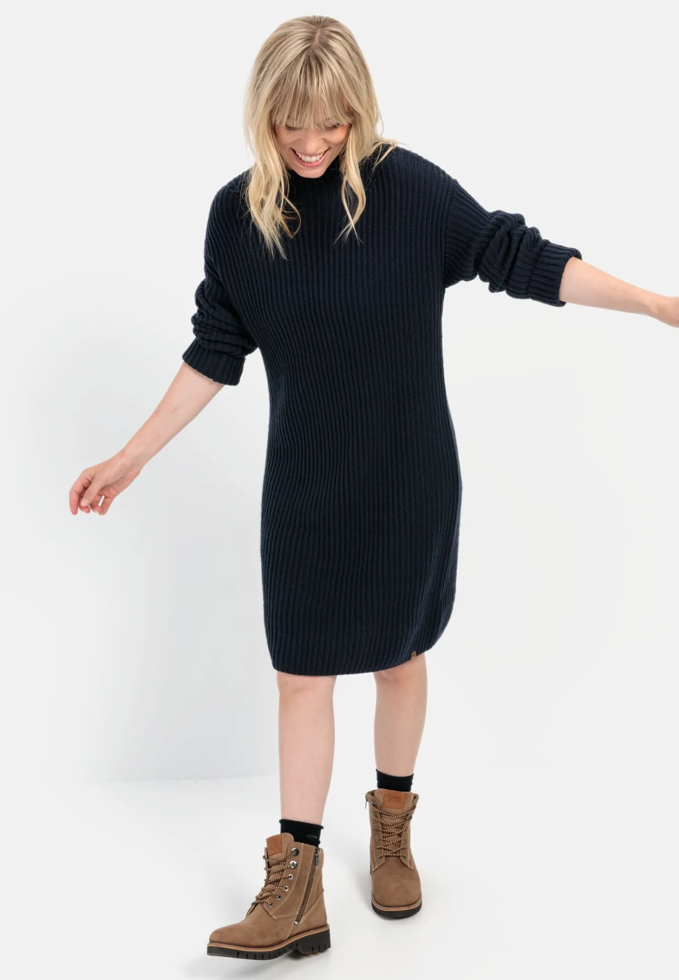 Damen Camel Active Kleider^Strickkleid mit Stehkragen